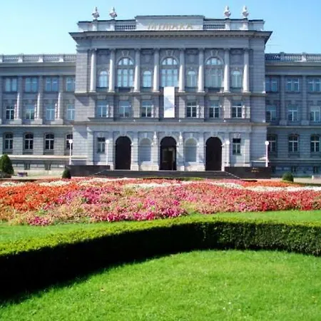 Center *